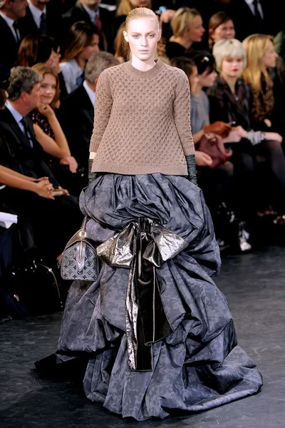 Look 50